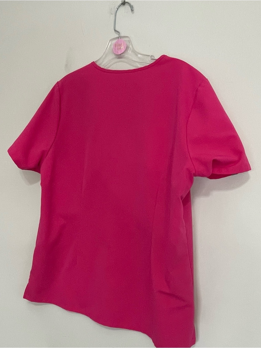 Figs Women's V-Neck Scrubs Top in Hot Pink~ Size L ~ Medical Staff - Picture 7 of 7